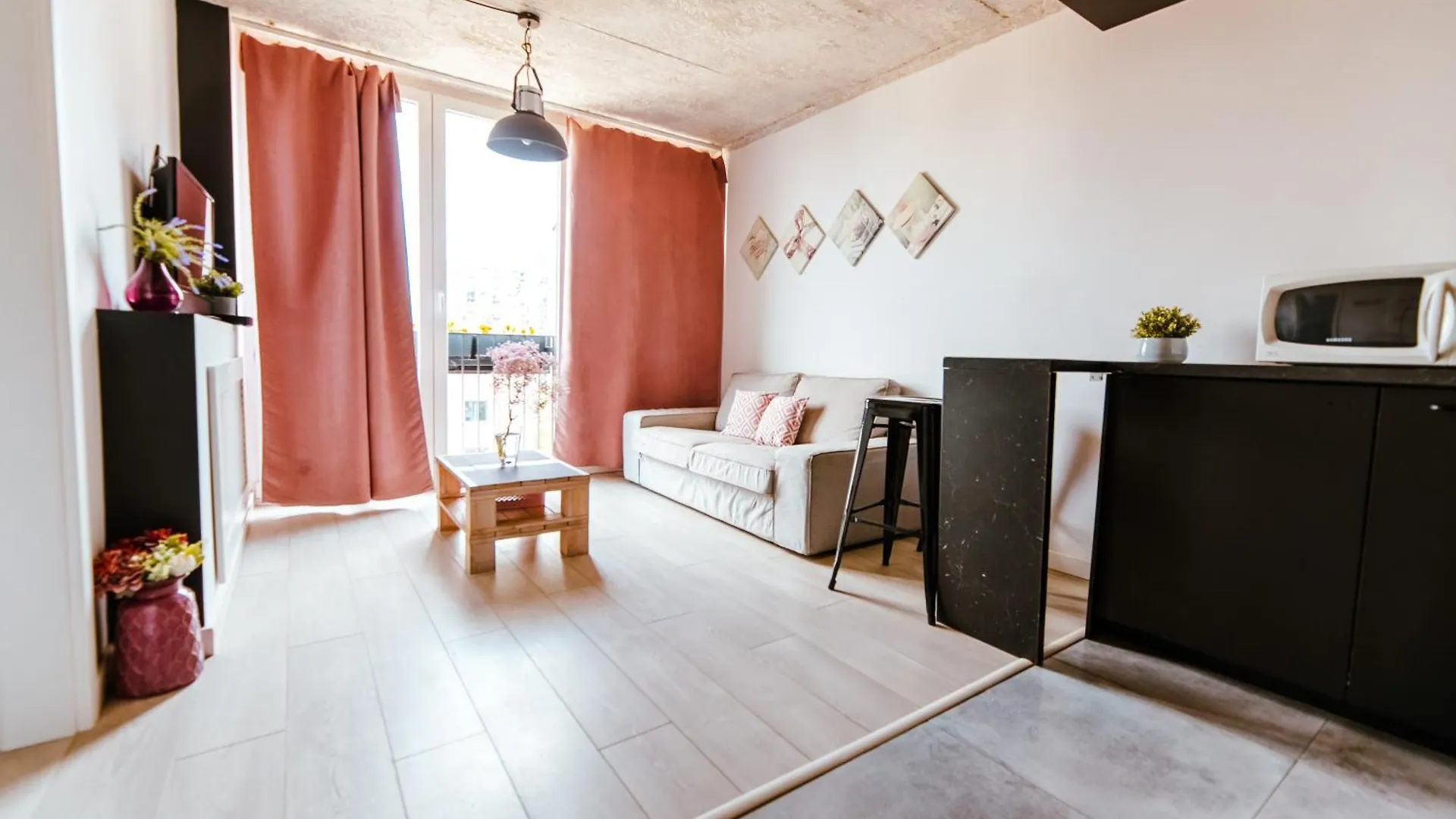 Industrial 9Th Floor Central Apartment With Balcony And Views Warsaw